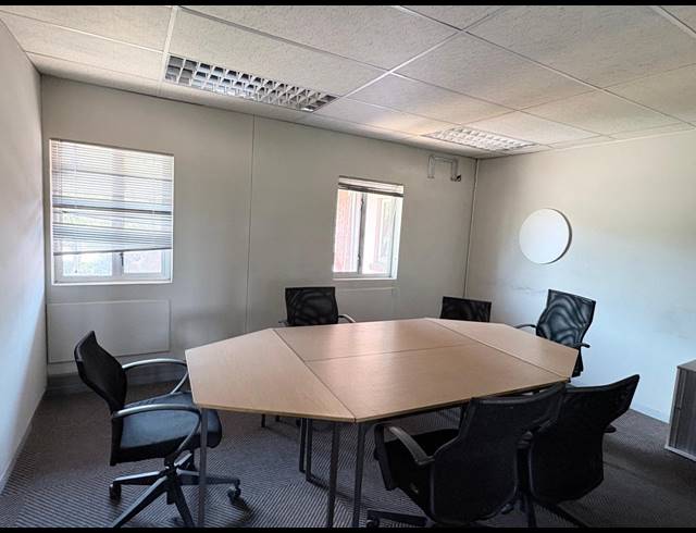 2,000M² OFFICE FOR SALE IN RANDJESPARK